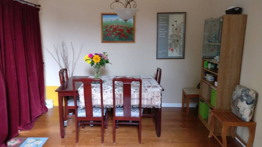 Close to Mountain View Caltrain and Google gallery image 2