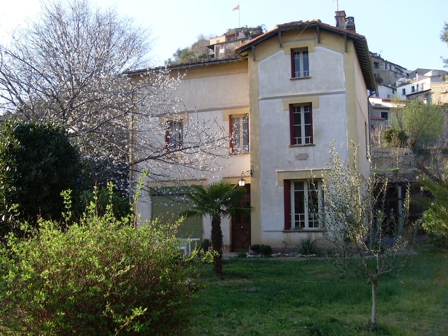 maison vue du jardin
