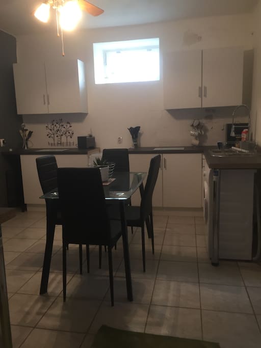 Fully fitted brand new kitchen with all new appliances.