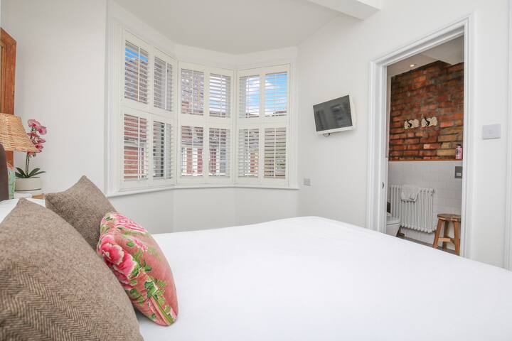 Three bedroom maisonette near Bristol Harbourside gallery image 2