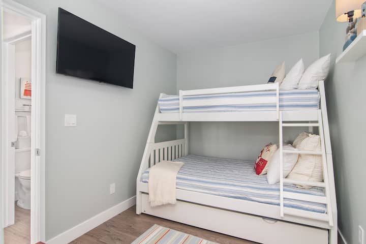 Mnara wa ufukwe wa chumba cha kulala cha South-Downstairs