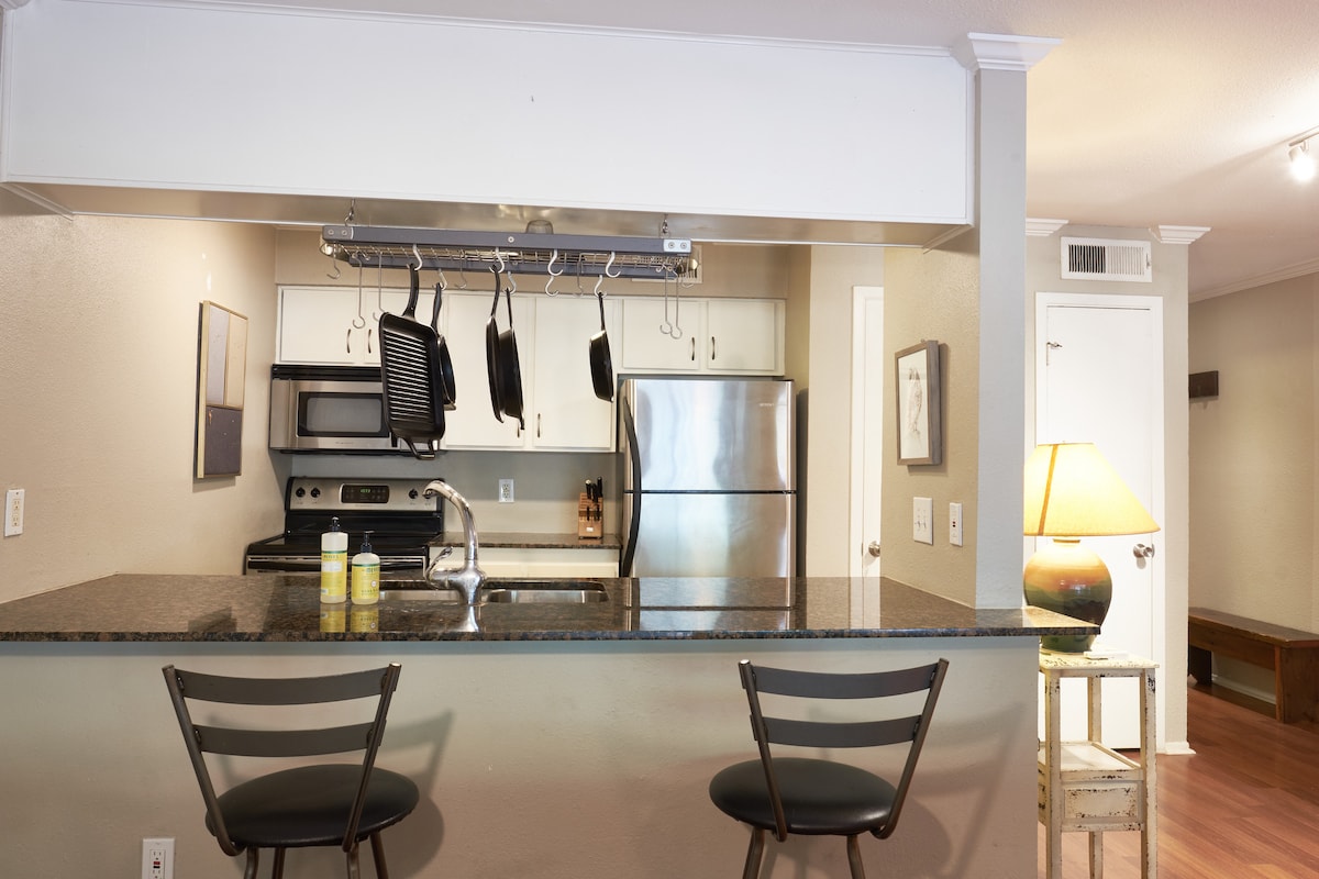 1B/1.5BA Condo by Lady Bird Lake/Boardwalk