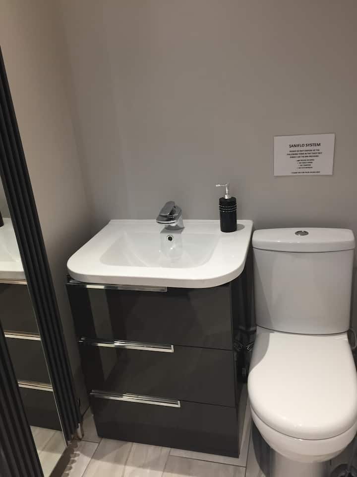 Double room with en suite bathroom