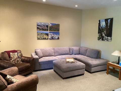 Successful Airbnb property: Sophisticated lake view retreat - mins to Keystone in Dillon