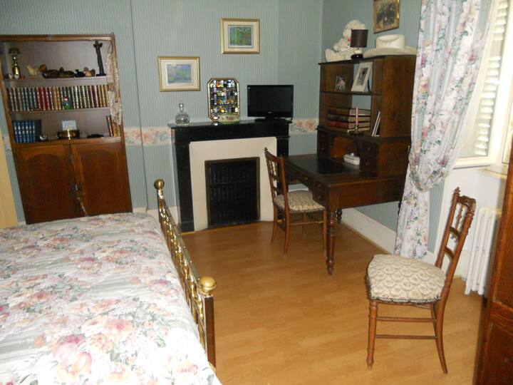 חדר בצד הגן