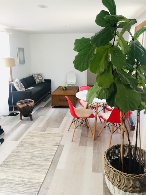 Renovated Guest Cottage close to E.Hampton Village