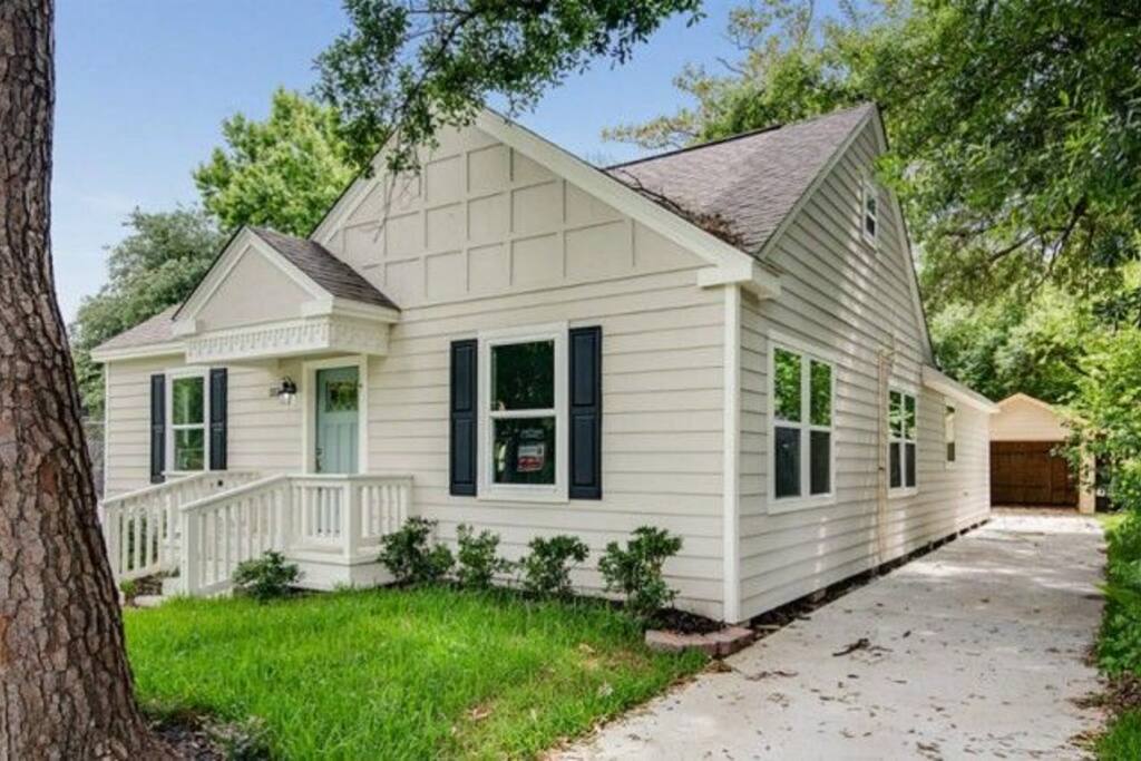 Craftsman design restored to new condition.