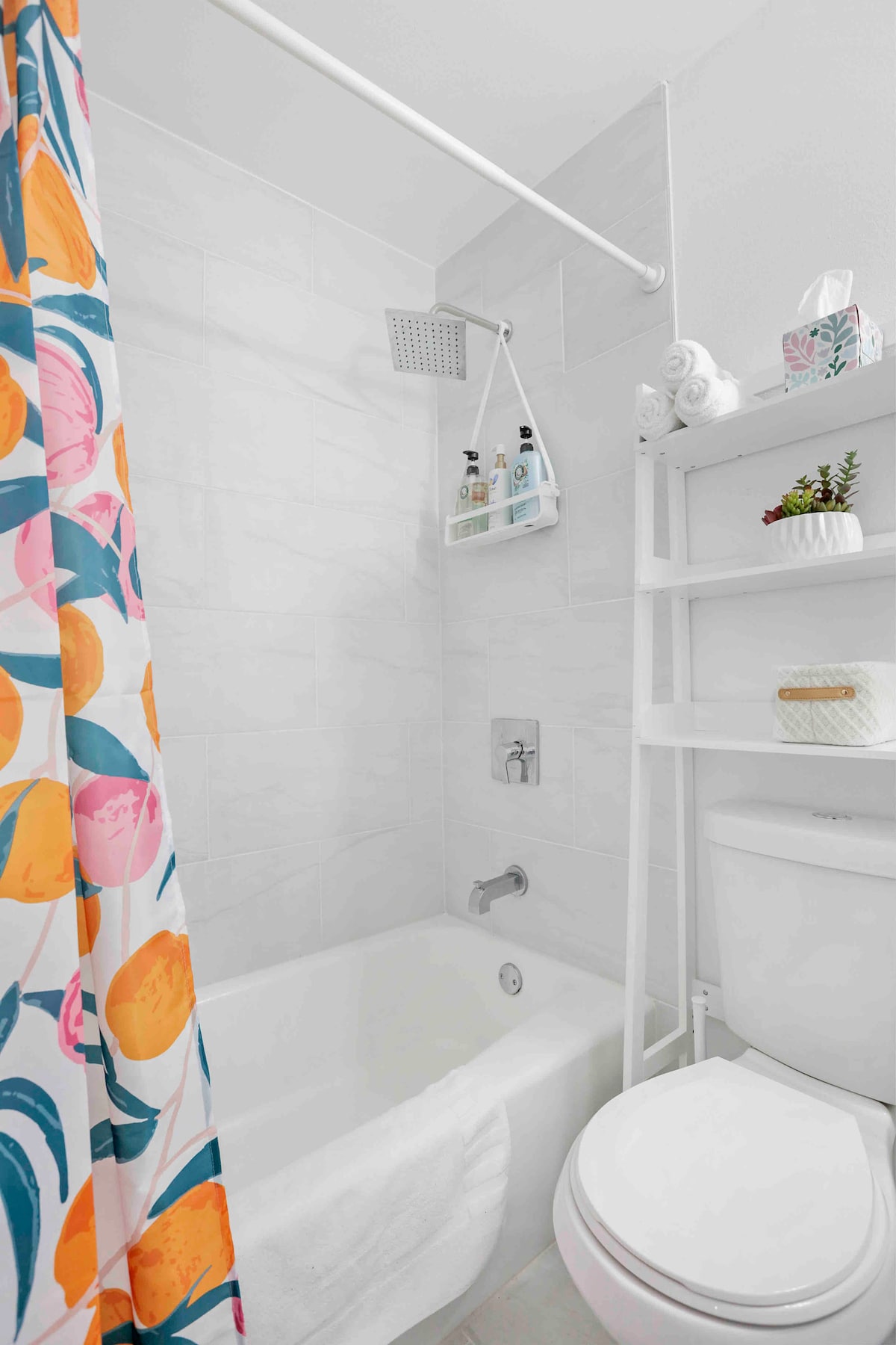 Cozy Central Austin Condo | King Bed + Parking