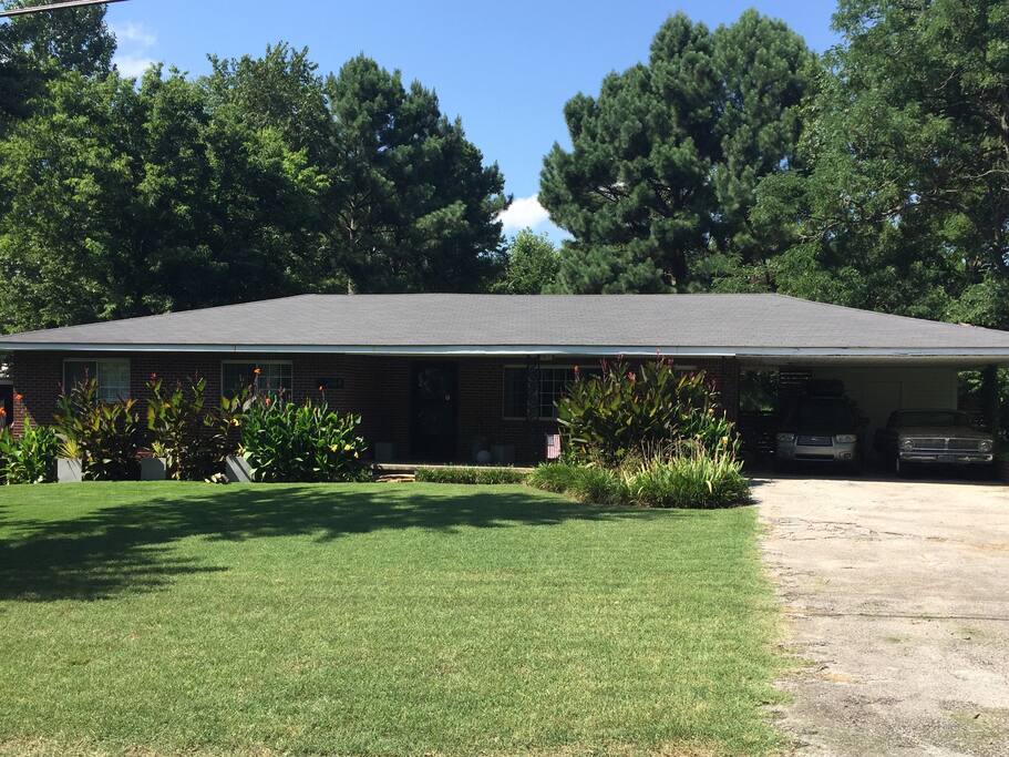 Artsy Ranch Home Near U of A Houses for Rent in Fayetteville