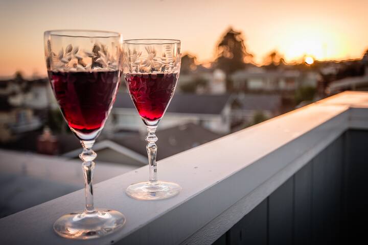 Remodeled Beach House w/Roof Top & Deck Ocean View gallery image 2
