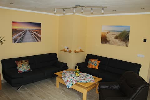 Successful Airbnb property: Apartment with terrace 100 m², 3 bedrooms, 2 bathrooms in Börgerende Rethwisch