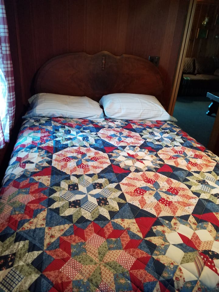 Cama tamaño queen, dormitorio 2