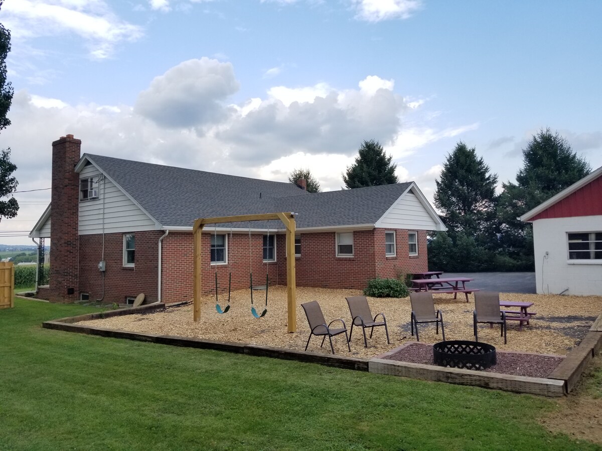 Lapp Family Amish Guesthouse Houses for Rent in Gordonville