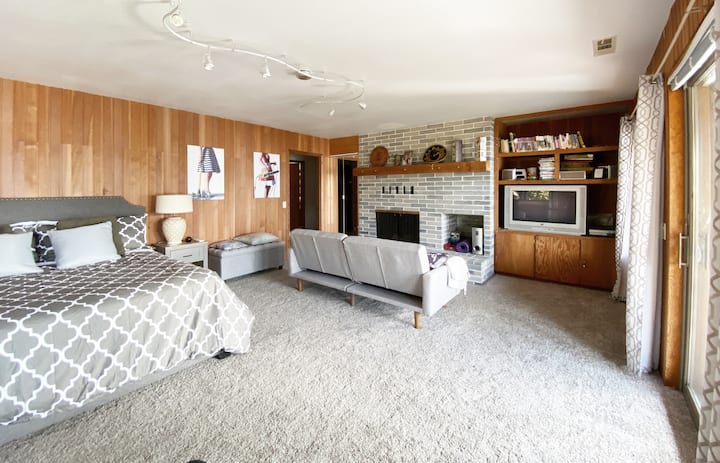 Spálňa č.3 s manželskou posteľou King a rozkladacou pohovkou