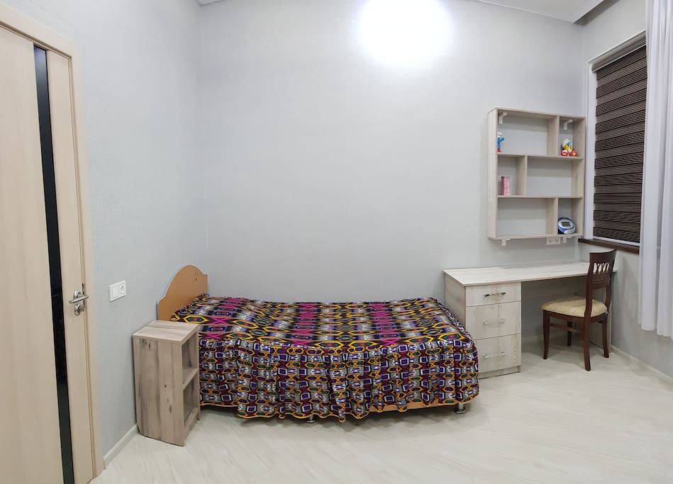 Single room.
18$ per night.
For long stay (more than a week) price would be $15 per night.