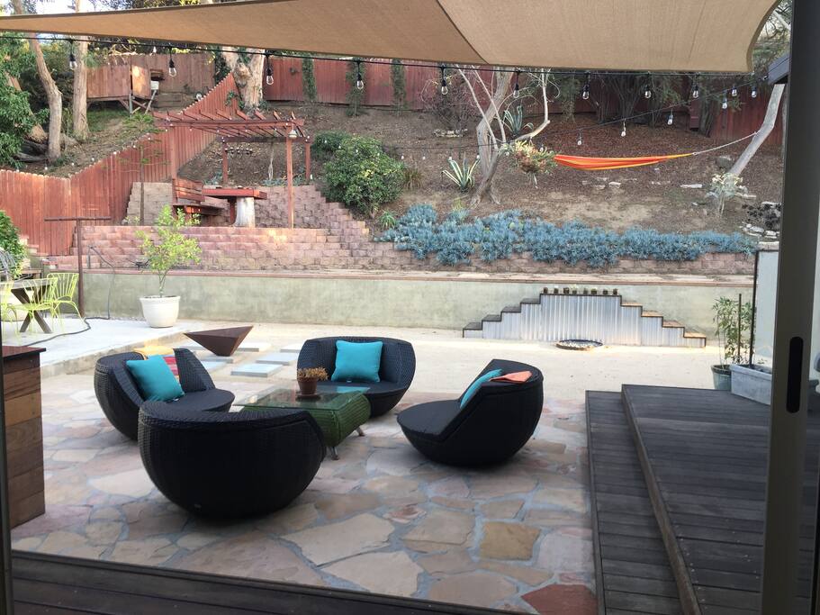 Backyard patio w firepit