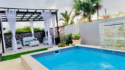 Private POOL/ TESLA Powerwall/ Full A/C