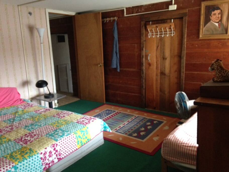 Bedroom 1: king plus single