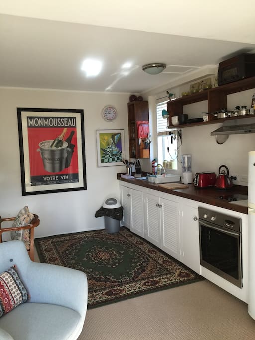 Kitchen/Dining.