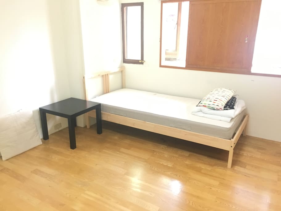 Bedroom with single bed