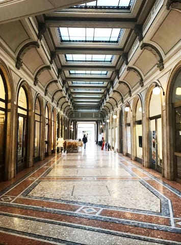 DOWNTOWN***** DUOMO~ RealMilanoLux >REAL SANITIZED gallery image 2