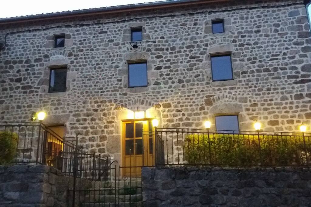 La façade du Couvent donnant sur l'église