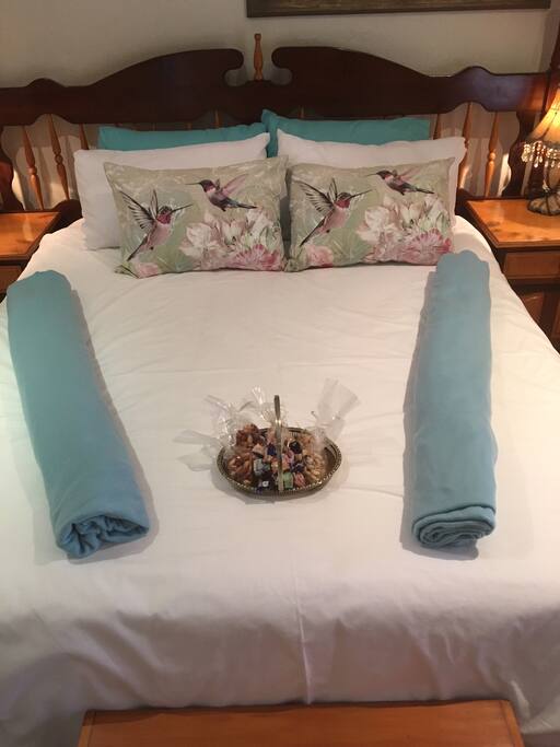 Deluxe Queen Bedroom