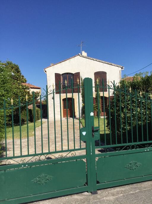 Portail et façade extérieure