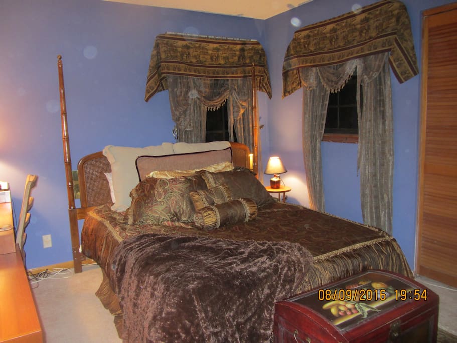 Queen Bedroom 2