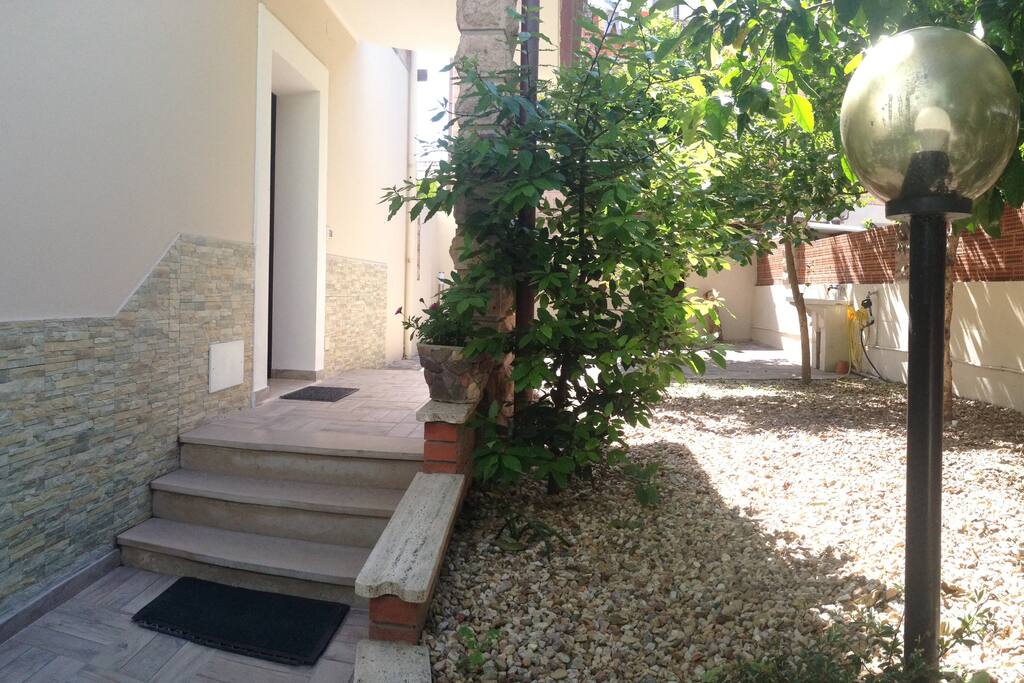 Ingresso con giardino/Entrance with garden