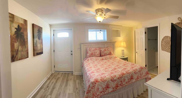 2nd floor front bedroom with queen bed and private bathroom