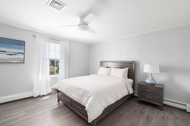 Bedroom #1 (Master) Queen Bed with Private Bath