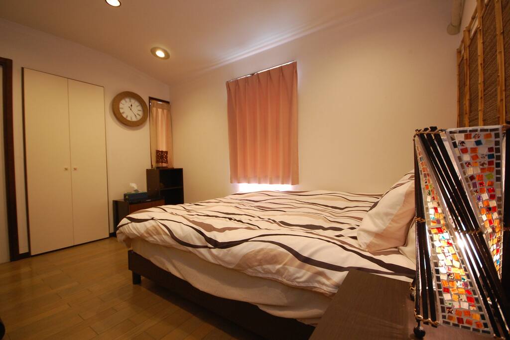 Bedroom with one double-sized beds (private room)