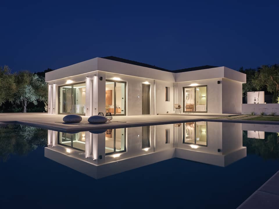 Drallos Luxury Villa - Private Heated Pool & Sleeps 15, by ZanteWize — photo 1
