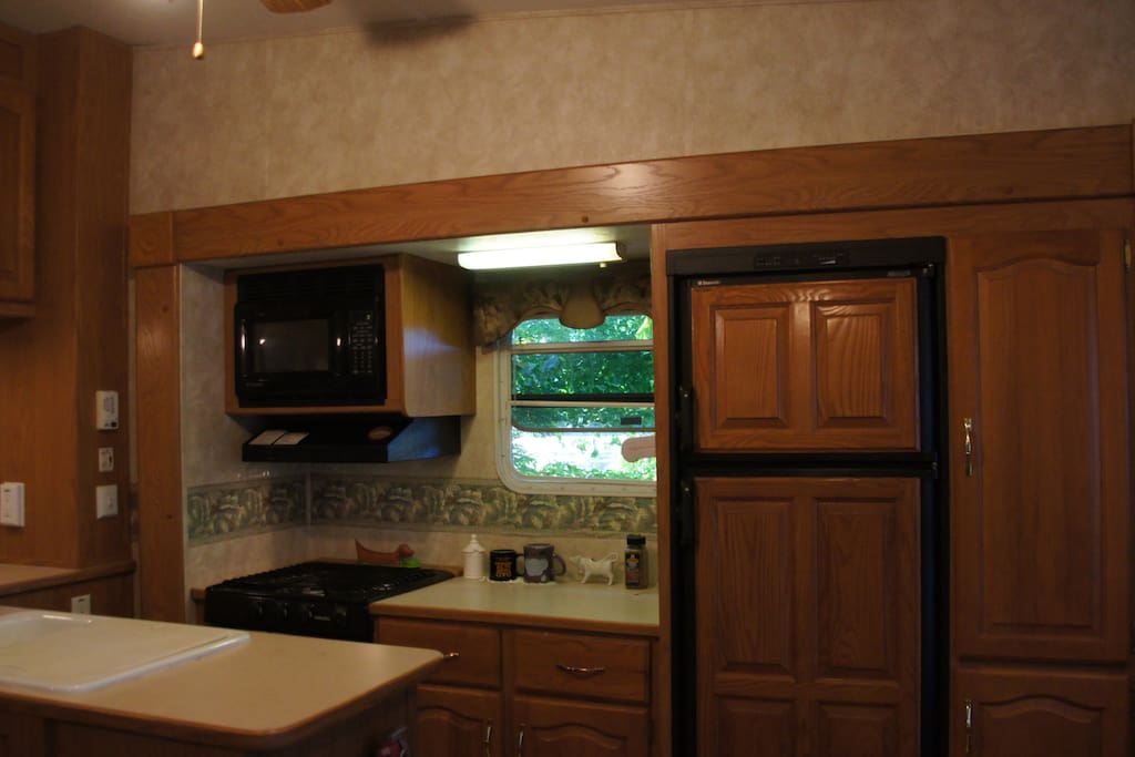 Kitchen area: fridge w/freezer, microwave, stove & oven.