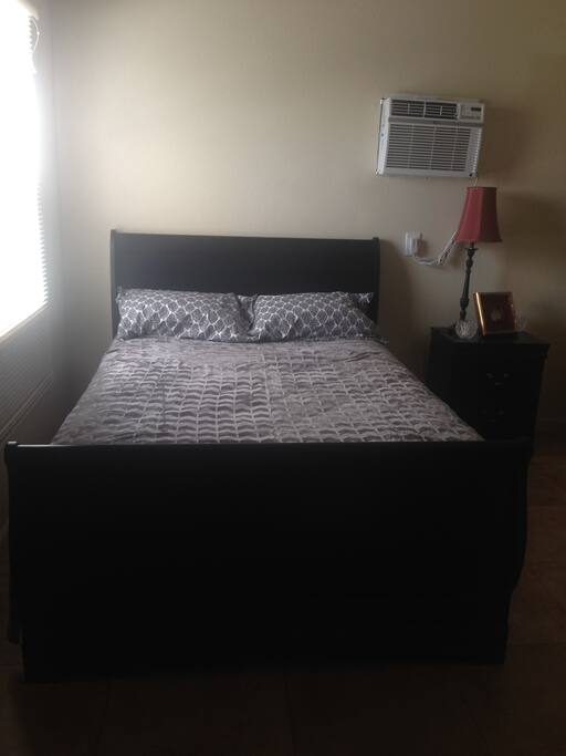 Full sleigh bed