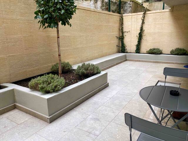 Modern 2BR Flat /Private Garden, 2 Baths, 70m2 gallery image 4