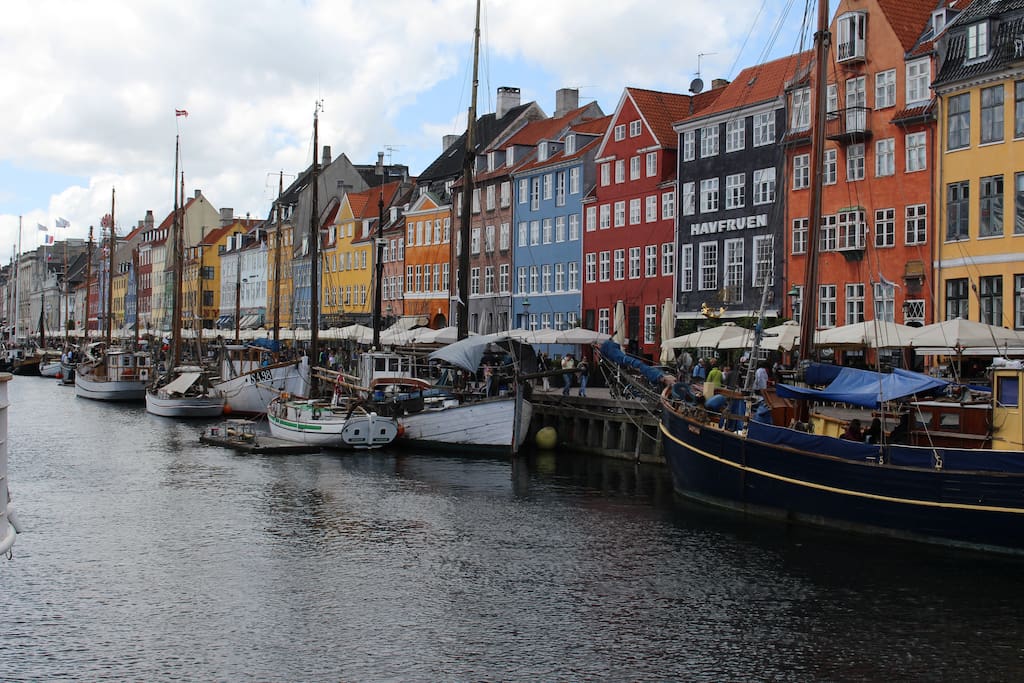 Nyhavn 50 meters from the apartment