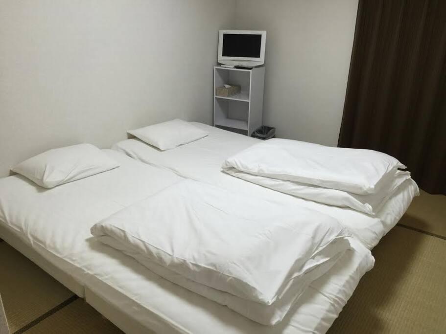 寝室、シングルベッド×2