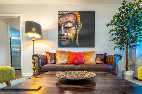 Fully stocked & spacious-2 Master Bdms;  2 min to medical district, LOCATION, COMFORT, LUXURY