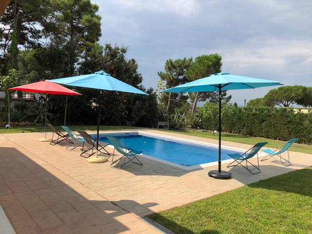 Beautiful house with pool gallery image 4