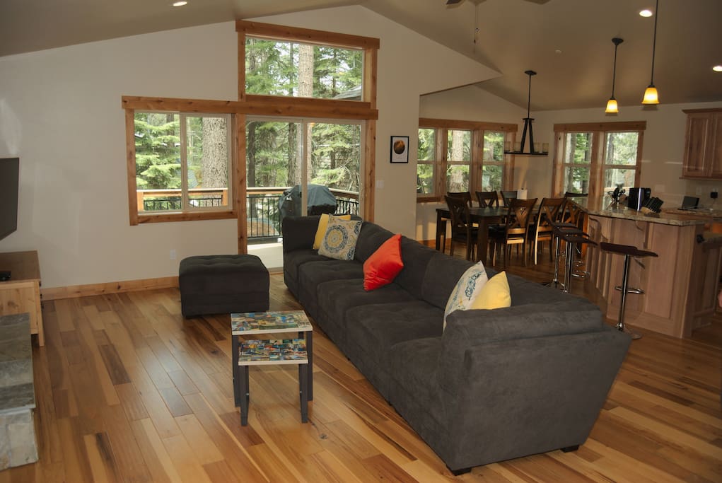Living Room, Dining Room and Kitchen Island