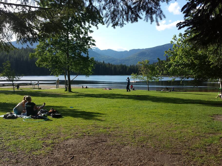 Summer at Lost Lake. A 10 min walk. Beautiful running trails.
