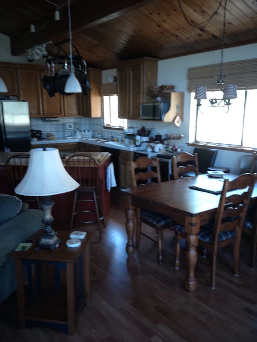 kitchen/dining area