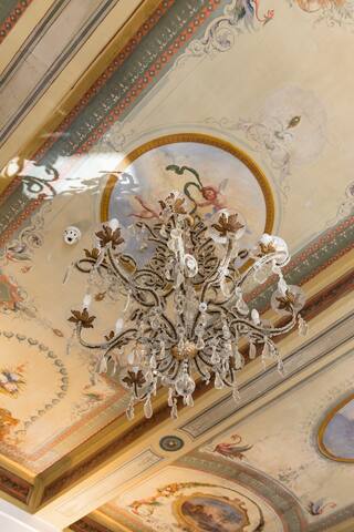 Appartamento di lusso elegante con un design moderno e vista su Piazza di Spagna gallery image 2