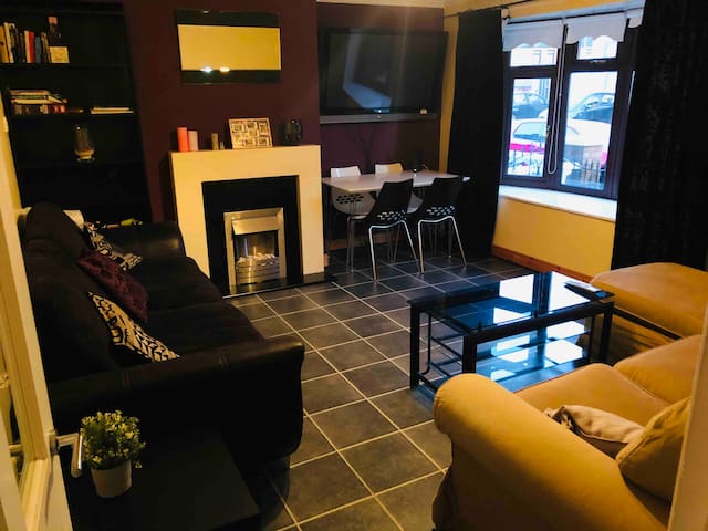 Private room + breakfast in City Center