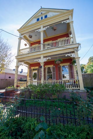 Macarty House: 8 Bedroom Resort with Pool!