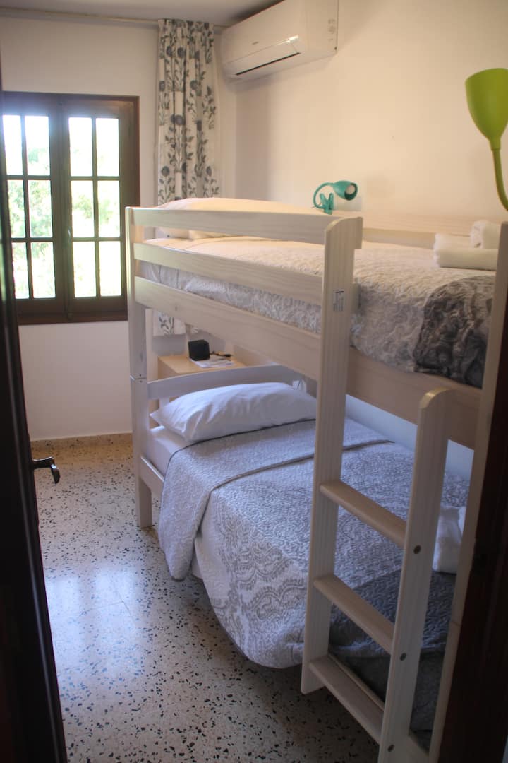 ห้องนอนสองชั้นสำหรับเด็ก