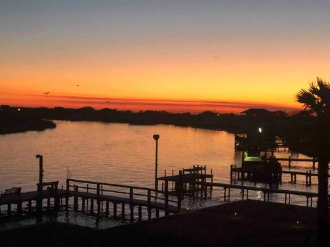 Gorgeous water front home on Caney Creek