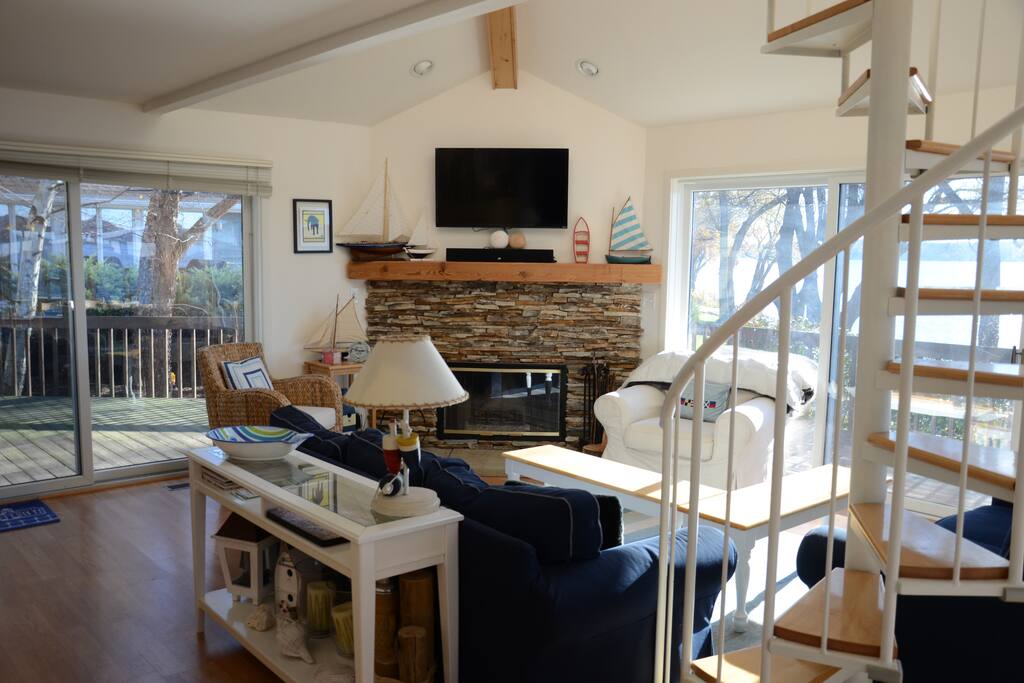 Smart TV with Soundbar, Comfortable Well-Appointed Furniture